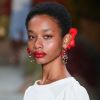Maquiagem para o verão 2020: batom vermelho com efeito glossy é tendência para a estação