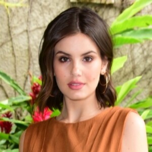 Camila Queiroz revela ter celulite no corpo e dá dica para seguidora em comentário de foto nesta segunda-feira, dia 21 de outubro de 2019
