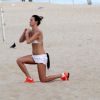 Leticia Birkheuer costuma se exercitar na praia, no Rio de Janeiro