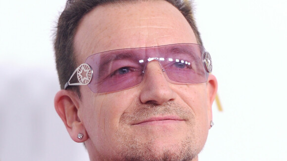 Bono revela usar óculos escuros por causa de glaucoma: 'Pobre velho cego'