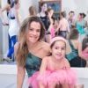 Ingrid Guimarães aproveita dia em salão com a filha de 10 anos neste sábado, dia 26 de outubro de 2019
