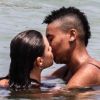 Bruna Linzmeyer trocou beijos com jovem e fez topless em praia do Rio de Janeiro,nesta segunda-feira, 28 de outubro de 2019