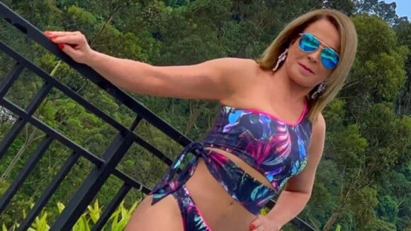 Zilu ganha elogios da web em foto de biquíni na piscina: 'Que mulher admirável'