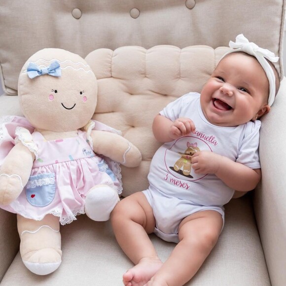 Filha de Ticiane Pinheiro, Manuella completou 3 meses em outubro de 2019