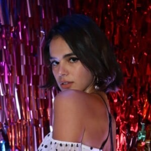 Bruna Marquezine planeja alugar mansão que comprou nos EUA