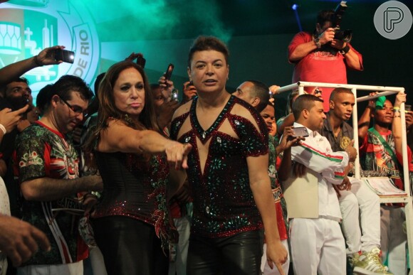 Susana Vieira dança funk ao lado de David Brazil durante show de Valesca Popozuda após ser coroada rainha de bateria da Grande Rio