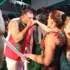 Susana Vieira e David Brazil agitam a bateria da Grande Rio durante coroação