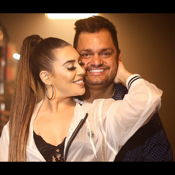 Naiara Azevedo surge ao lado do marido em foto durante viagem a Dubai, em 2 de novembro de 2019