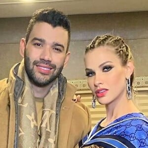 Andressa Suita e Gusttavo Lima posam juntos antes de show do cantor