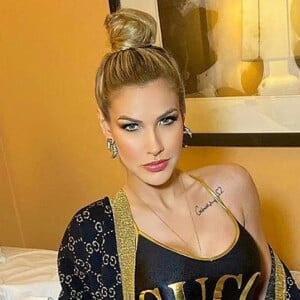 Andressa Suita volta a escolher peças da Gucci para compor look para show de Gusttavo Lima nos Estados Unidos, em 3 de novembro de 2019