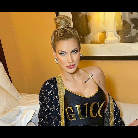 Andressa Suita volta a escolher peças da Gucci para compor look para show de Gusttavo Lima nos Estados Unidos, em 3 de novembro de 2019