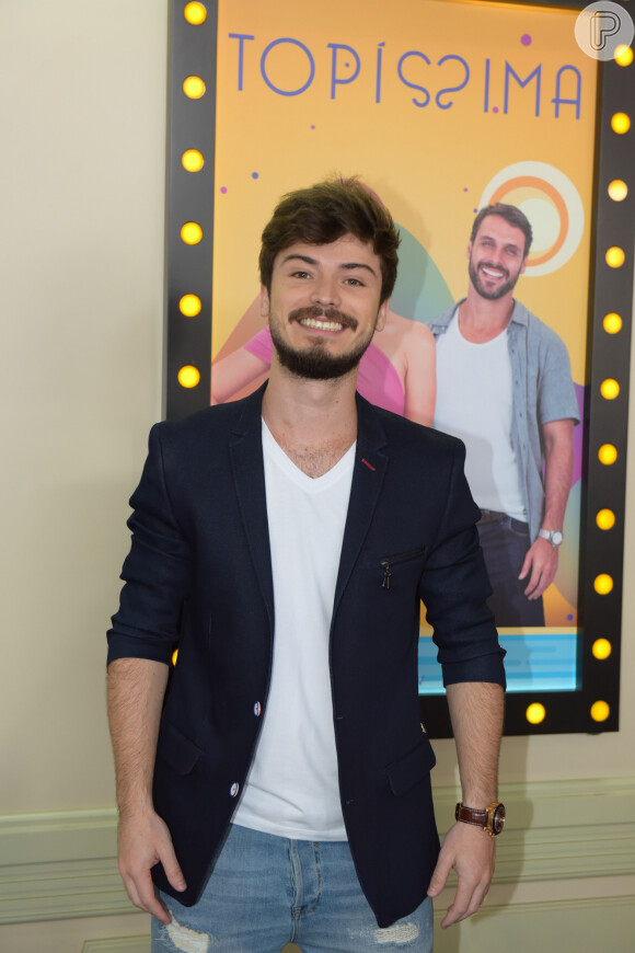Marcelo Arnal é namorado de Karen Marinho, com quem contracena na novela 'Topíssima': 'O que mais me chamou atenção acredito que seja os princípios, posicionamento e o sorriso'