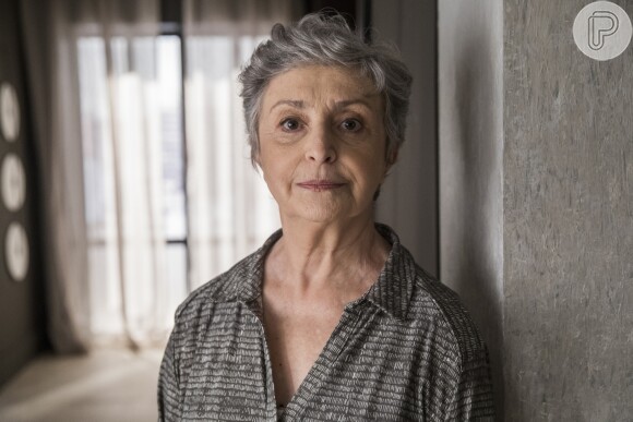 Chiclete (Sergio Guizé) fica desconfiado de Berta (Ana Lúcia Torres) na novela 'A Dona do Pedaço'