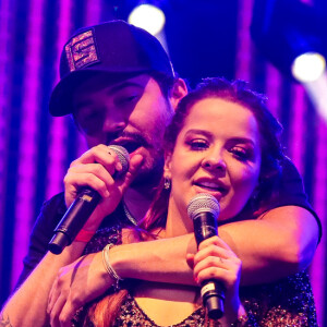 Maiara e o namorado, Fernando Zor, já movimentaram a web com foto intimista: 'Largados e pelados'