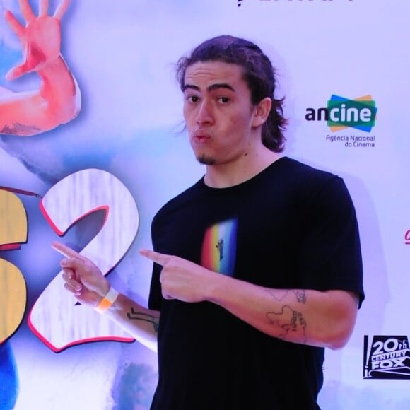 A bailarina Vitoria Kelly está sendo comparada com Whindersson Nunes: 'Nunca achei muito parecida mesmo e até que está agora, viu?'