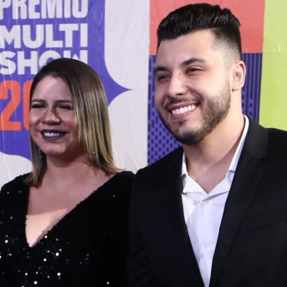 Marília Mendonça espera o primeiro filho com o sertanejo Murilo Huff