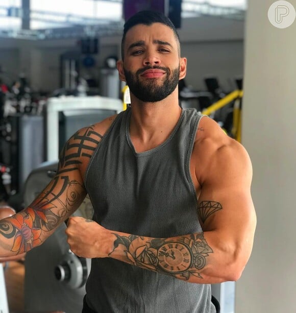Gusttavo Lima tatuou o 'Embaixador', título que recebeu na Festa do Peão de Barretos 2018, perto da nuca
