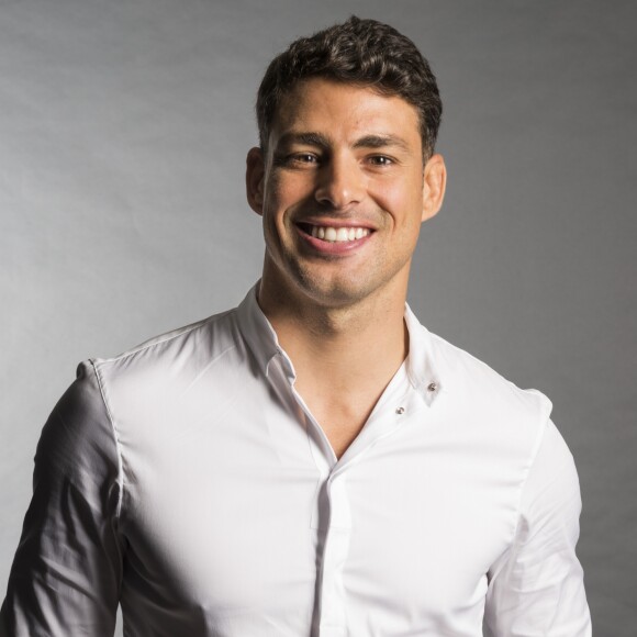 Cauã Reymond é um dos protagonistas de 'Ilha de Ferro'