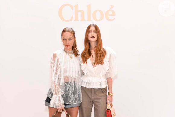 Mariana Ximenes e Marina Ruy Barbosa posam na abertura da loja Chloé