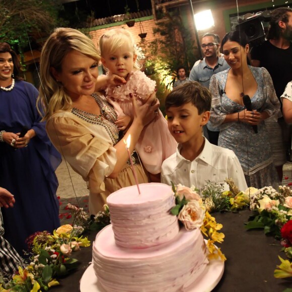 Eliana recebeu uma surpresa de aniversário em seu programa