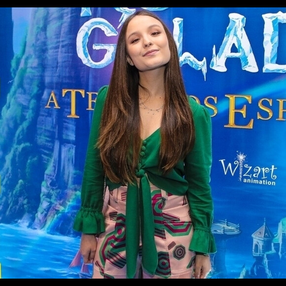 Larissa Manoela prestigiou pré-estreia de filme após cirurgia nesta sexta-feira, 15 de novembro de 2019