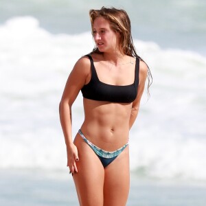 Bruna Griphao é elogiada nas redes sociais por sua beleza