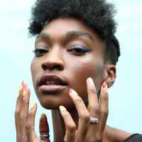 Essas 4 formas de incluir cor na maquiagem têm tudo para inspirar seu visual!