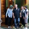 Jared Leto deixa restaurante em Ipanema, no Rio de Janeiro, antes de se apresentar pela última vez na cidade