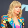 Maquiagem de Taylor Swift: a cantora apostou em batom vermelho de fundo alaranjado para premiação de música