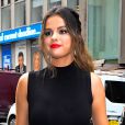 Maquiagem de Selena Gomez: cantora apostou no batom vermelho em tom vibrante para uma make casual e superelegante