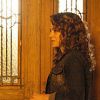 José Alfredo (Alexandre Nero) percebe que Cristina (Leandra Leal) não ficou feliz com a decisão da adoção e a questiona