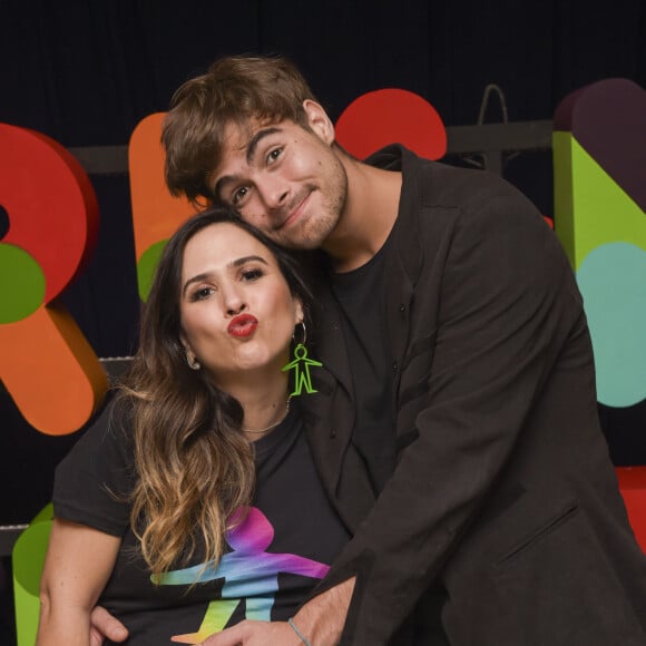 Tatá Werneck e Rafael Vitti publicaram foto com a filha, Clara Maria, na web