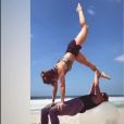 Grazi Massafera postou vídeo em que se equilibrava durante a prática do exercício na praia