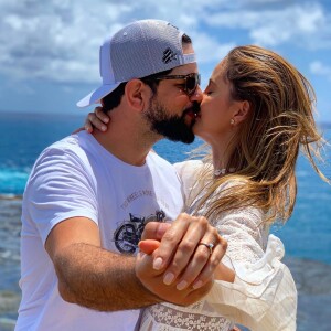 Sertanejo Sorocaba escolheu o destino turístico de Fernando de Noronha para pedir a namorada em casamento