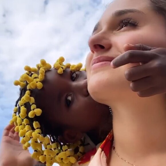 Xuxa Meneghel se emocionou com foto da filha, Sasha, na África