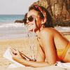 Bruna Marquezine surge biquíni e acessório trends para curtir praia em Fernando de Noronha, em janeiro de 2019