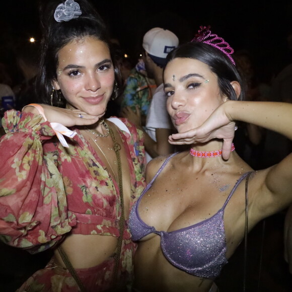 Bruna Marquezine comemorou o aniversário de 26 anos de Manu Gavassi em Fernando de Noronha, em janeiro de 2019