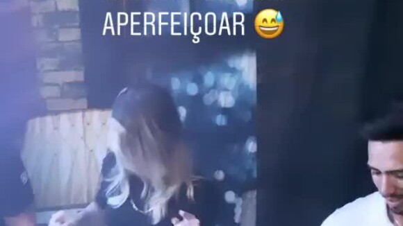 Mulher de Gusttavo Lima, Andressa Suita exibe 'Dança do Embaixador' em vídeo neste sábado, dia 30 de novembro de 2019