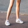 Sapatos da moda: tênis branco é aposta certeira para os looks do verão 2020