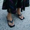 Sapato da moda: chinelo de salto é hit no street style internacional e aposta certeira para o verão 2020
