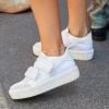 Sapatos do verão 2020: tênis branca, sandália de amarração e mais opções da moda para usar na estação. Fotos!