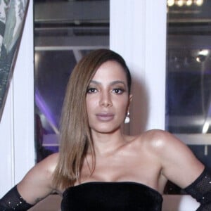 Anitta já havia escolhido um look preto para premiação recente