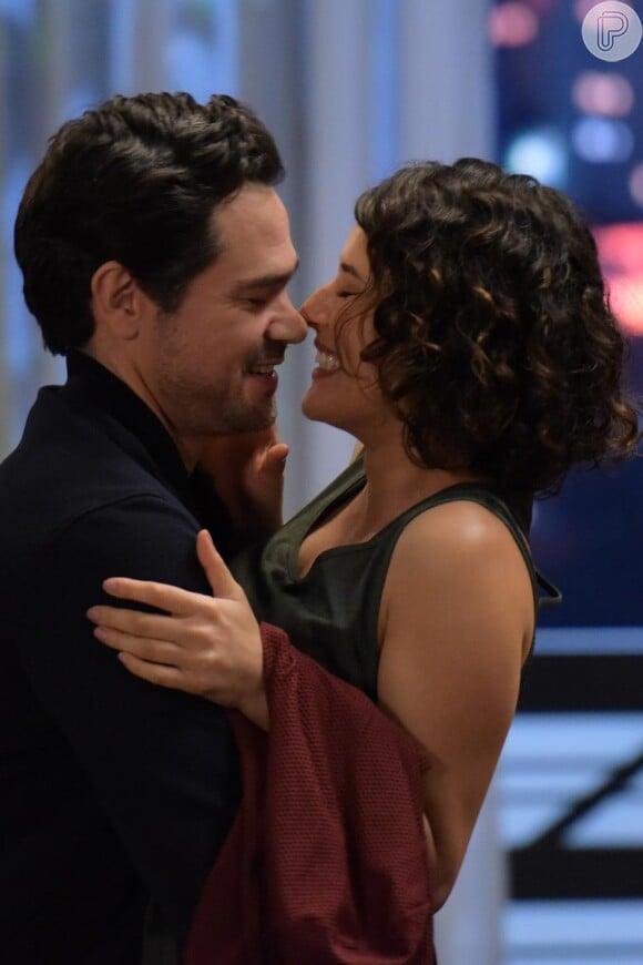 Na novela 'Amor Sem Igual', Fabiana (Manuela do Monte) e Leandro (Gabriel Gracindo) se beijam, no capítulo de quarta-feira, 11 de dezembro de 2019