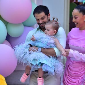 Sabrina Sato apostou em look monocromático para aniversário de 1 ano de Zoe