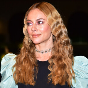Paolla Oliveira apostou em penteado com cabelo frisado para baile de gala