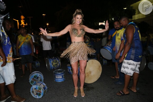 Lívia Andrade arrasou no samba em ensaio de rua da Paraíso do Tuiuti para o carnaval 2020, nesta segunda-feira, 9 de dezembro de 2019