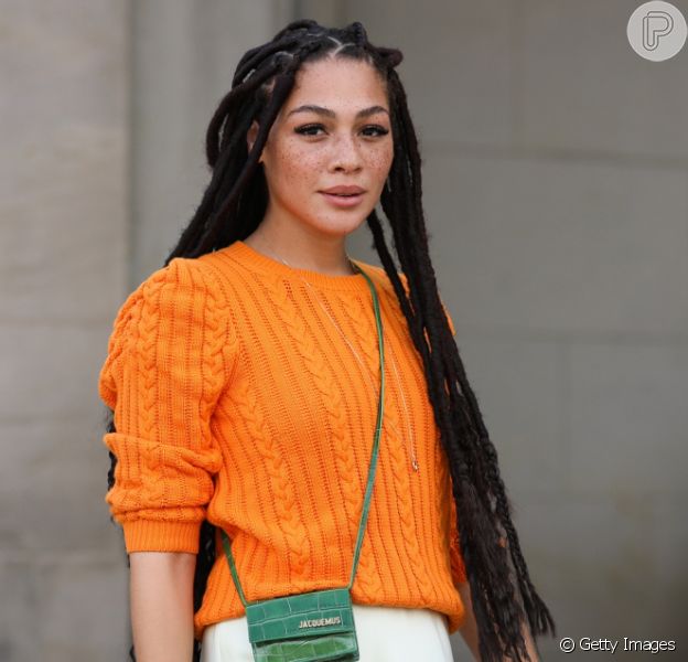 Looks com moletom estarão em alta em 2020 como um retorno à moda dos anos 90