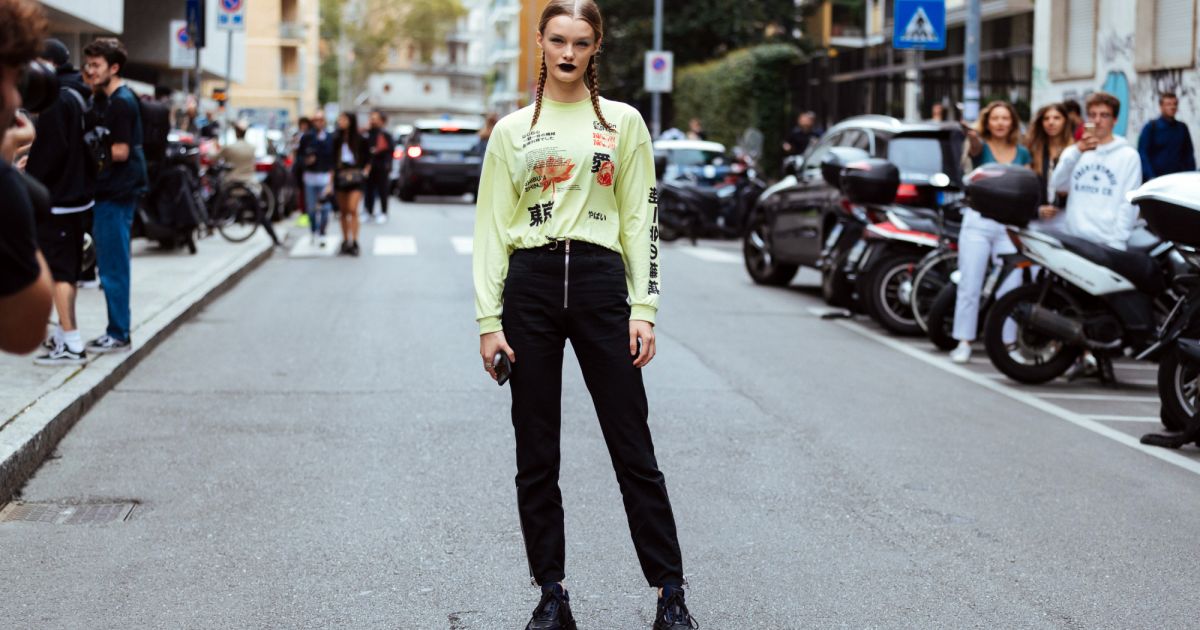 tênis preto na moda