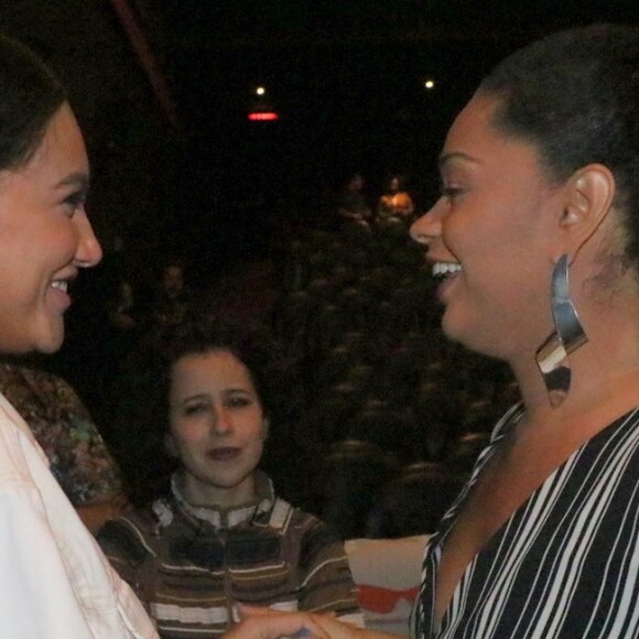 Débora Nascimento troca figurinhas com Juliana Alves no Estação Net Botafogo, na zona Sul do Rio de Janeiro, nesta quarta-feira, 11 de dezembro de 2019