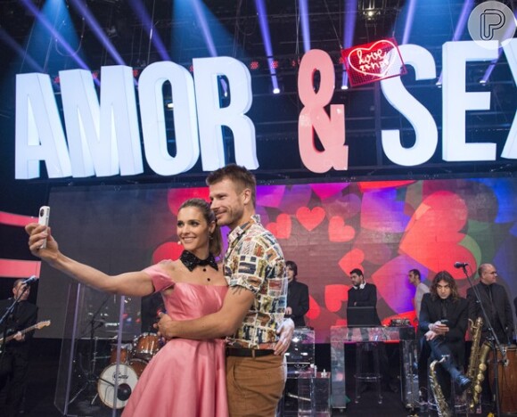 Rodrigo Hilbert e Fernanda Lima dançaram juntos a música 'The Time of My Life', do longa-metragem 'Dirty Dancing', no programa 'Amor & Sexo', comandado pela loira